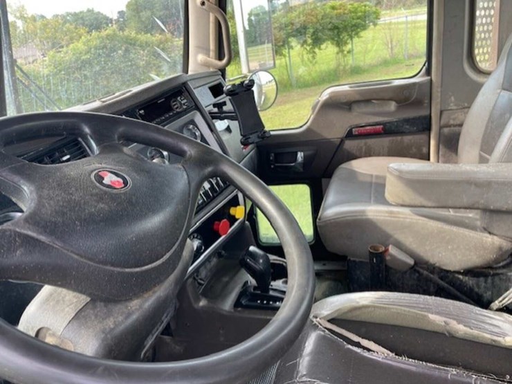 2019-kenworth-t800-image-10