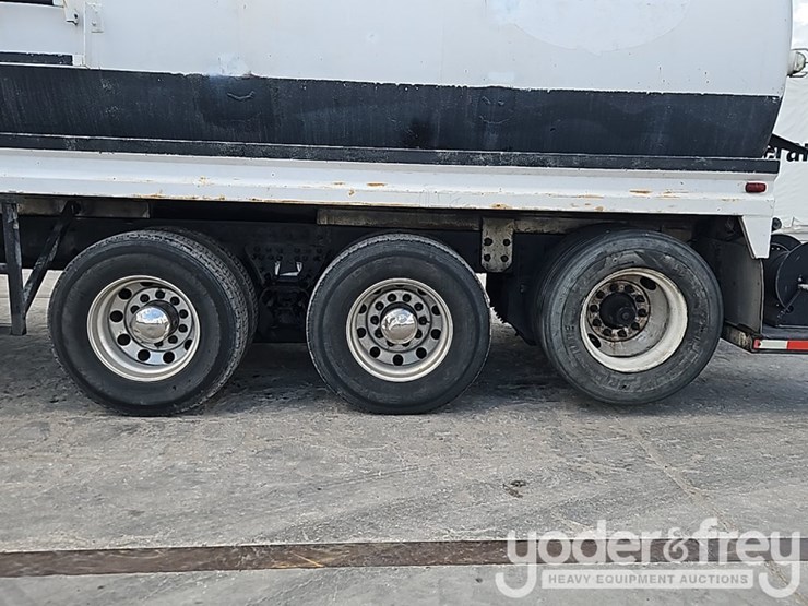 2005-kenworth-t800-image-16