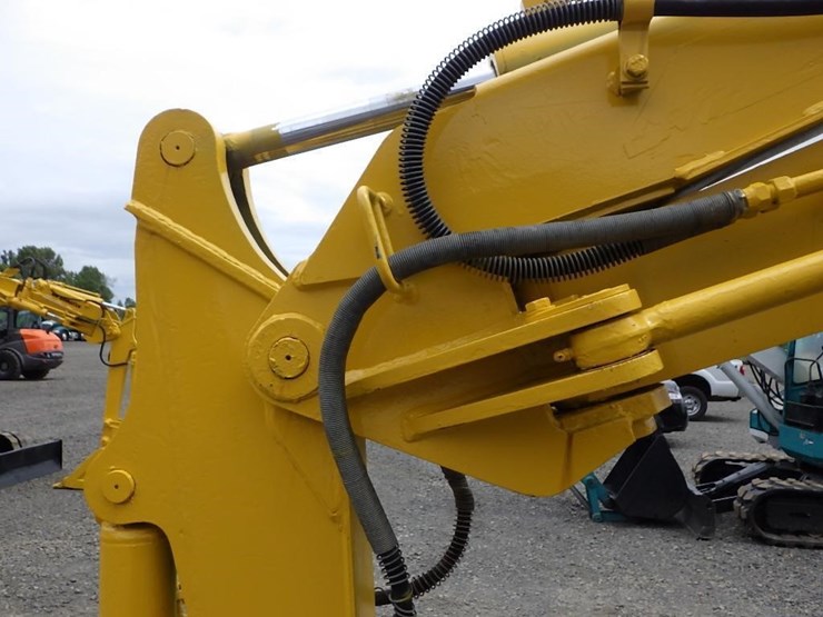 komatsu-pc28uu-image-15