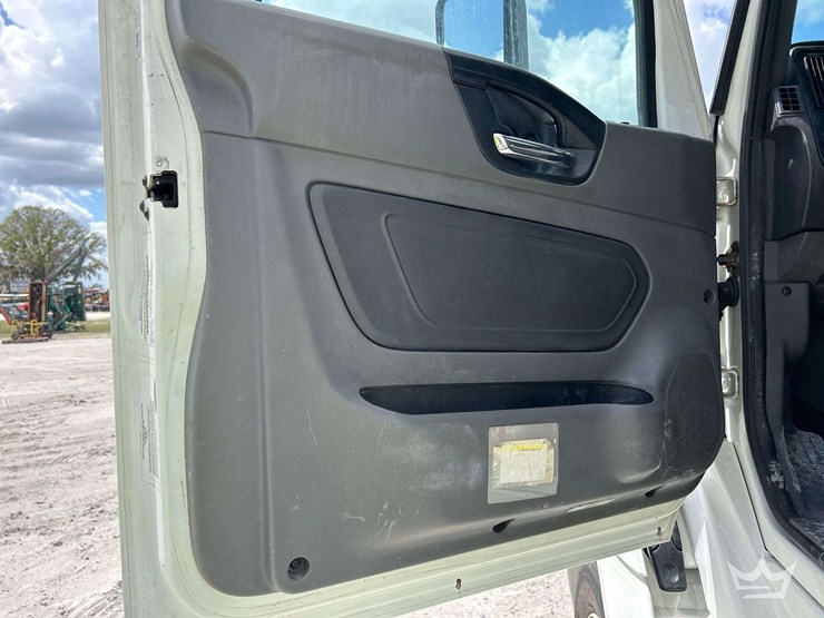 2021-international-rh613-t/a-day-cab-truck-tractor-image-14