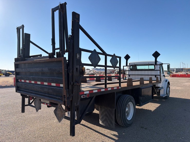 2019-freightliner-m2-106-image-6