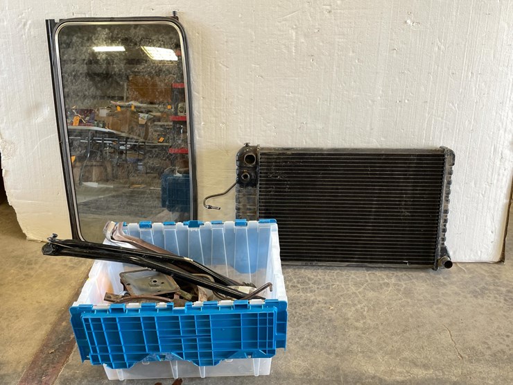 #5403-•-lot-of-classic-car-parts-(las-cruces,-nm)-image-1