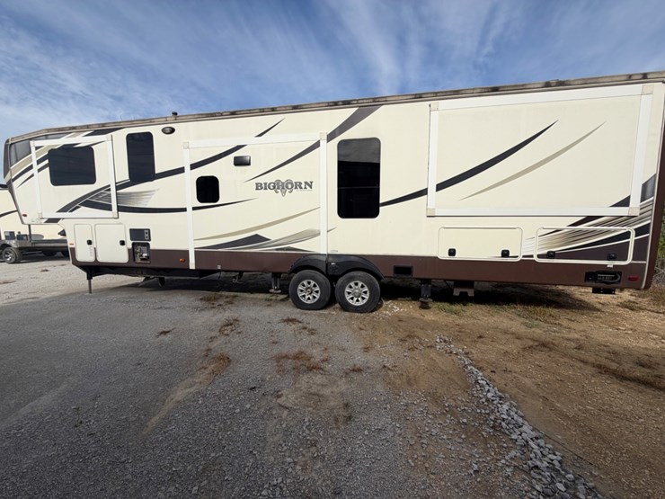 2016-bighorn-5th-wheel-image-8