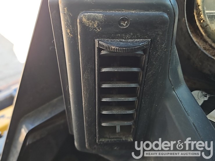 2024-deere-333g-image-43