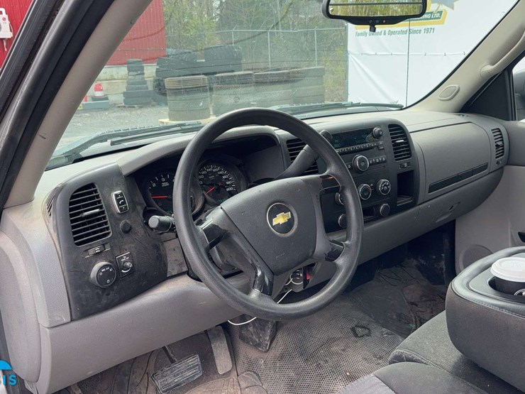 2011-chevrolet-silverado-1500-image-14
