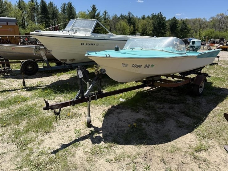 1960-renken-16'-fiberglass-boat-image-1