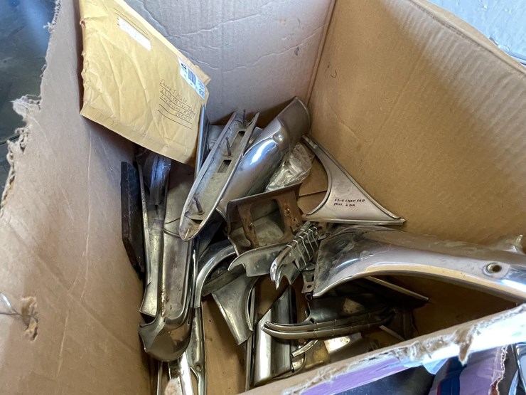#5398-•-huge-lot-of-classic-car-chrome-trim-(las-cruces,-nm)-image-17