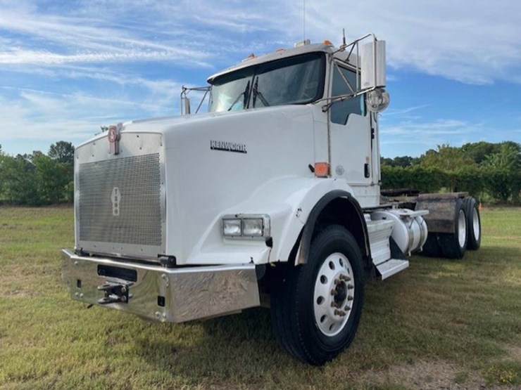 2019-kenworth-t800-image-1