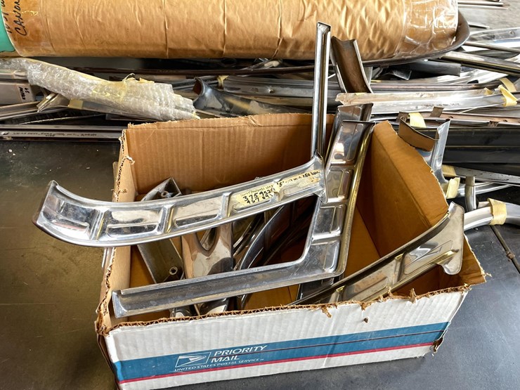 #5398-•-huge-lot-of-classic-car-chrome-trim-(las-cruces,-nm)-image-20