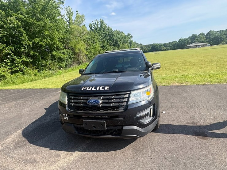 2016-ford-explorer-image-4