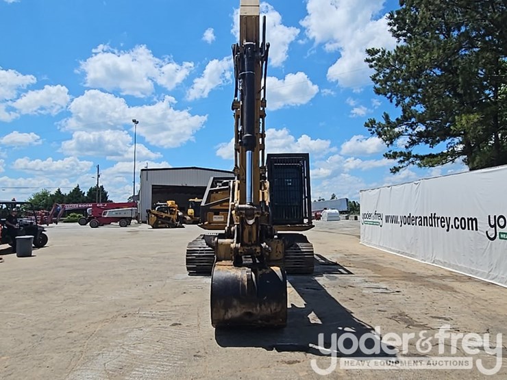 2016-caterpillar-323fl-image-8