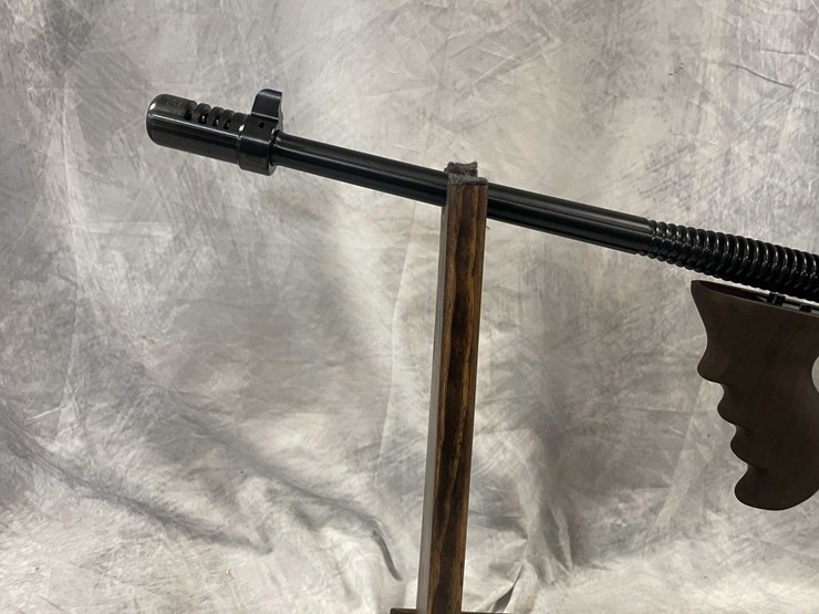 #10331-•-thompson-1927-a1-tommy-gun-deluxe-45-auto-semi-auto-rifle,-sn:-kpc0928-image-11