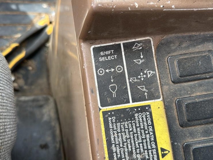2001-john-deere-444h-image-47