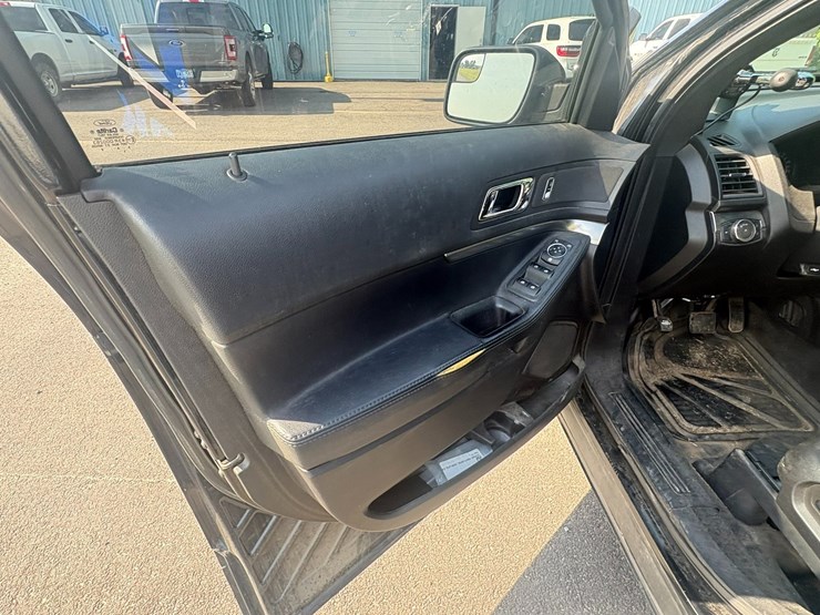 2016-ford-explorer-image-51
