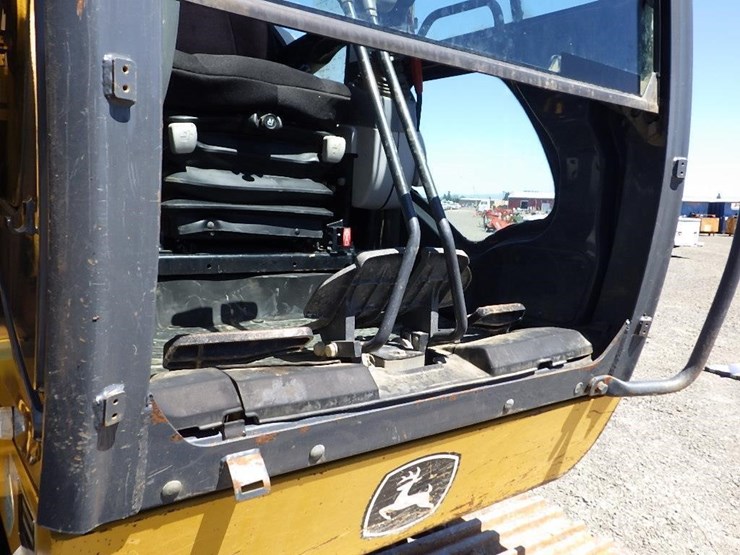 deere-245g-lc-image-11
