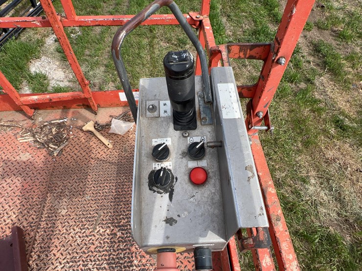 skyjack-sj8243-scissor-lift-image-14