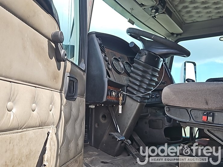2005-kenworth-t800-image-25