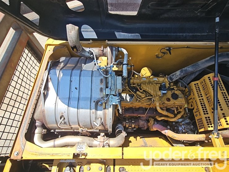 2016-caterpillar-323fl-image-19