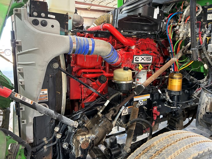 2018-peterbilt-567-image-13