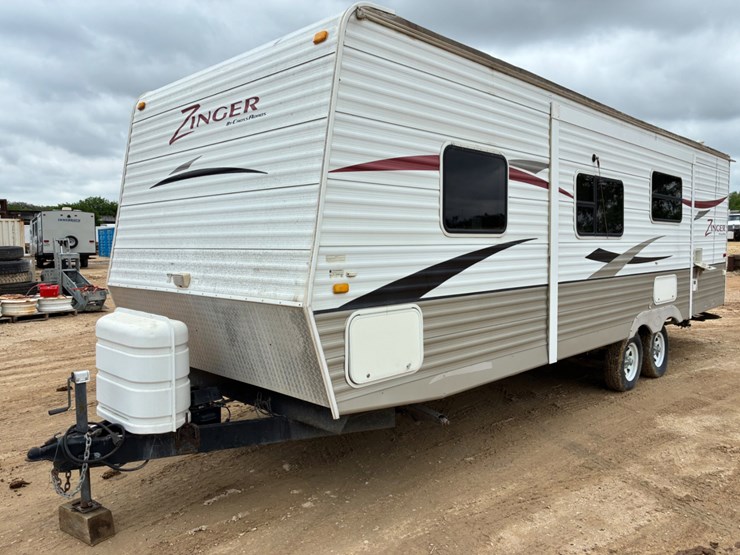 2010-zinger-by-crossroads-bumper-pull-camper-image-5