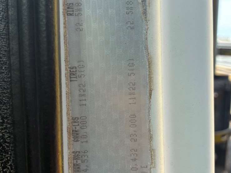 2001-freightliner-fl70-image-15