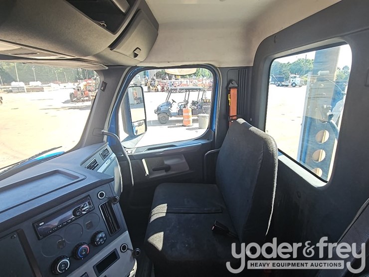 2019-freightliner-cascadia-116-image-40