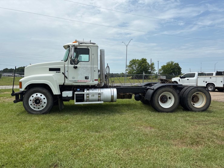 2013-mack-pinnacle-chu613-image-6