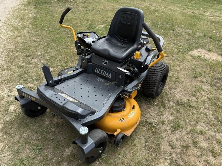 cub-cadet-ultima-zt1-42ip-zero-turn-mower-image-1