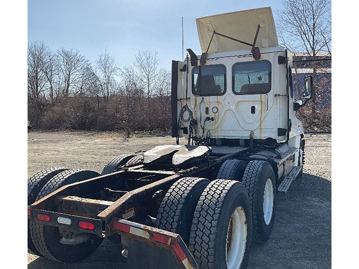 2018-freightliner-cascadia-125-image-2