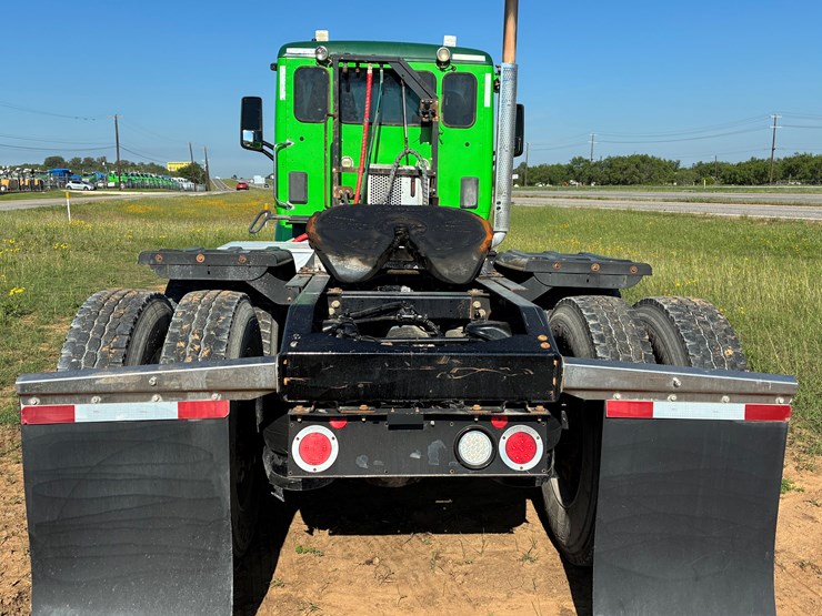 2018-peterbilt-567-image-5