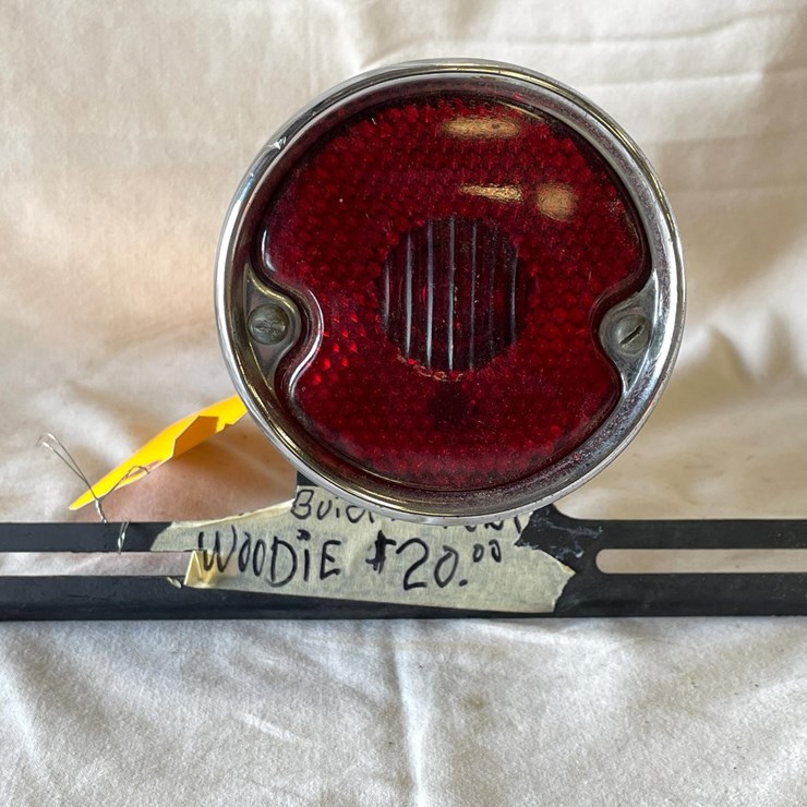 #5372 • Buick or Pontiac Woodie Tail Light (Las Cruces, NM)