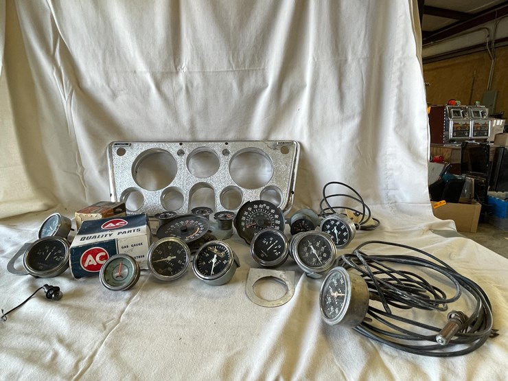 #5356-•-chevrolet-truck-parts-and-more-(las-cruces,-nm)-image-1