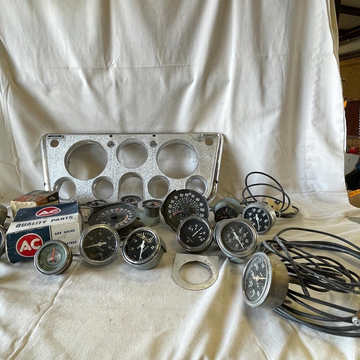#5356 • Chevrolet Truck Parts and More (Las Cruces, NM)