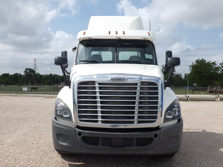 2018-freightliner-cascadia-125-image-2