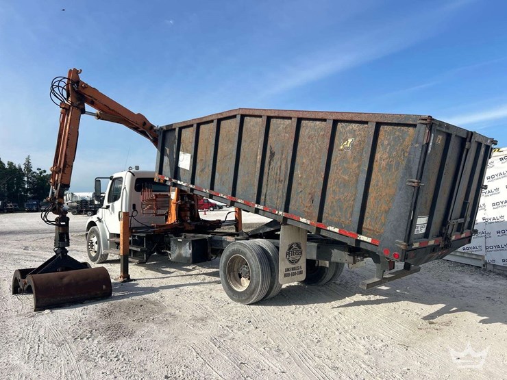 2015-freightliner-m2-106-image-42