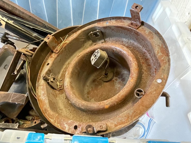 #5403-•-lot-of-classic-car-parts-(las-cruces,-nm)-image-16