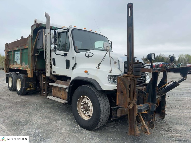 2016-freightliner-114sd-image-3