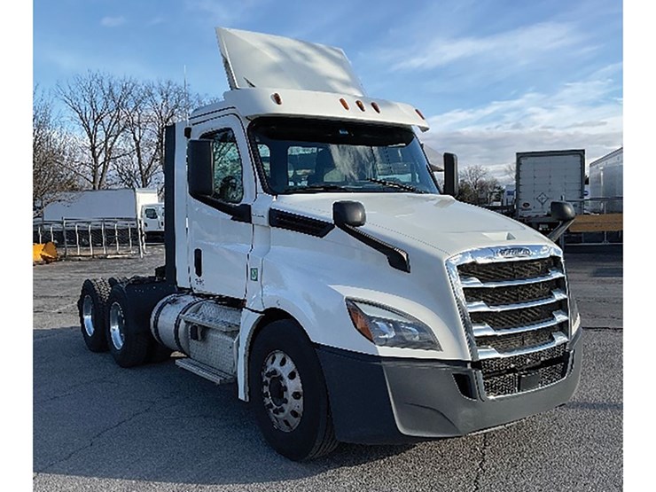 2018-freightliner-cascadia-126-image-1