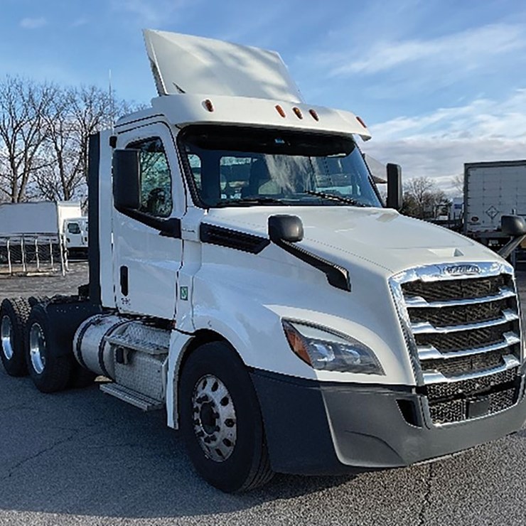 2018 FREIGHTLINER CASCADIA 126