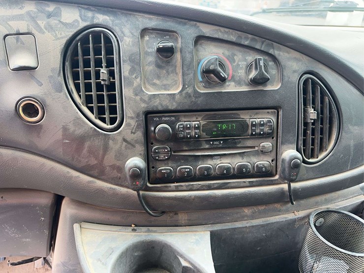 2004-ford-e450-image-24