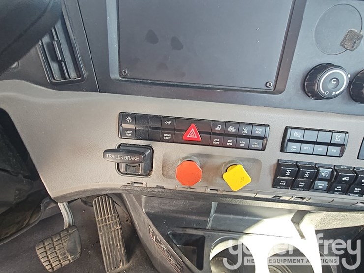 2019-freightliner-cascadia-116-image-51