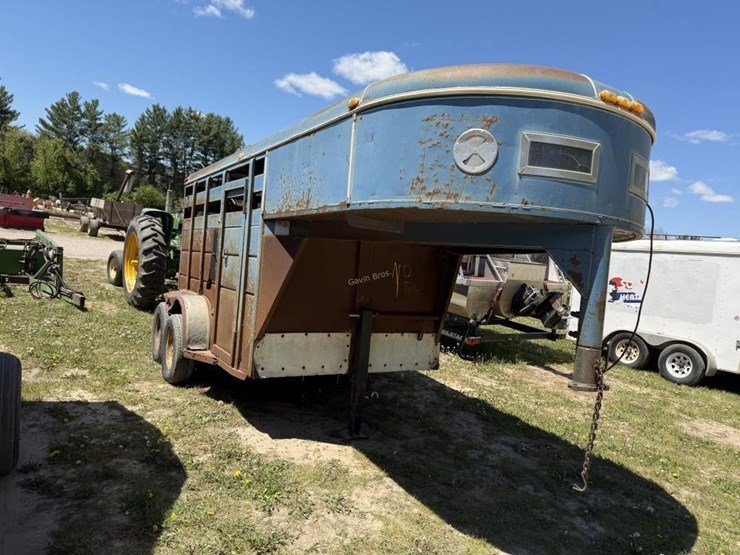 gooseneck-cattle-trailer-image-3