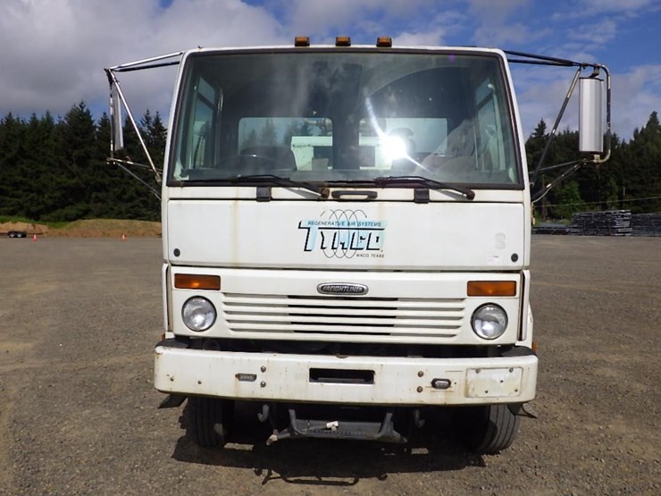 2003-freightliner-fc70-image-2