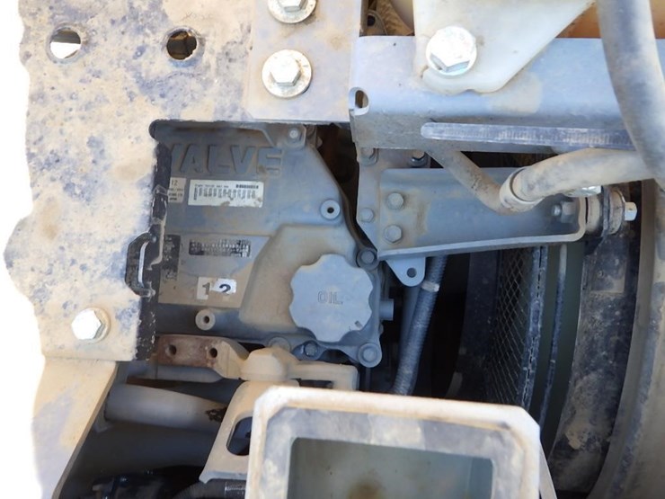 deere-245g-lc-image-37