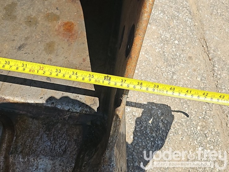 2016-caterpillar-323fl-image-13