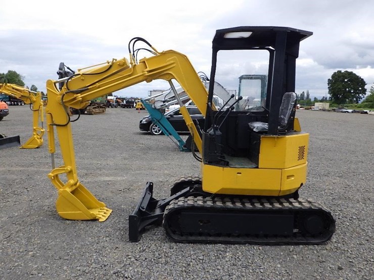 komatsu-pc28uu-image-7