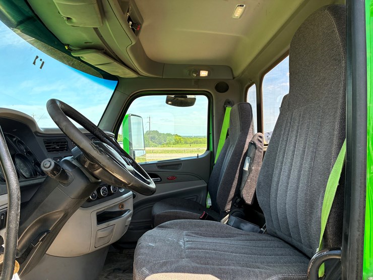 2018-peterbilt-567-image-7