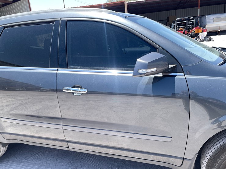 2011-chevrolet-traverse-image-27