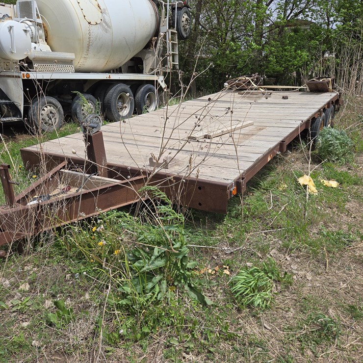 CUSTOM TRAILER