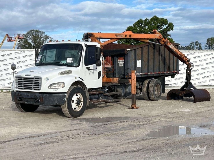 2015-freightliner-m2-106-image-1